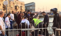 انقاذ 11 راكي بعد انقلاب قارب  مقابل شاطىء ميناء يافا 
